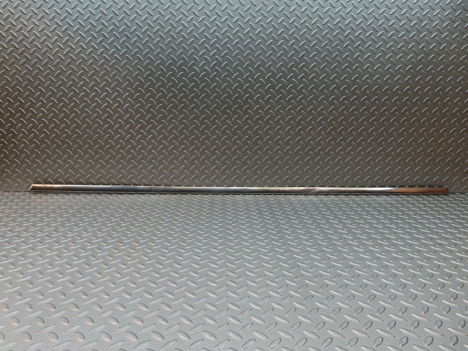 5084 Mercedes-Benz R107 350SL Coupe Lover Left Sill Chrome – Classic Mercedes Parts