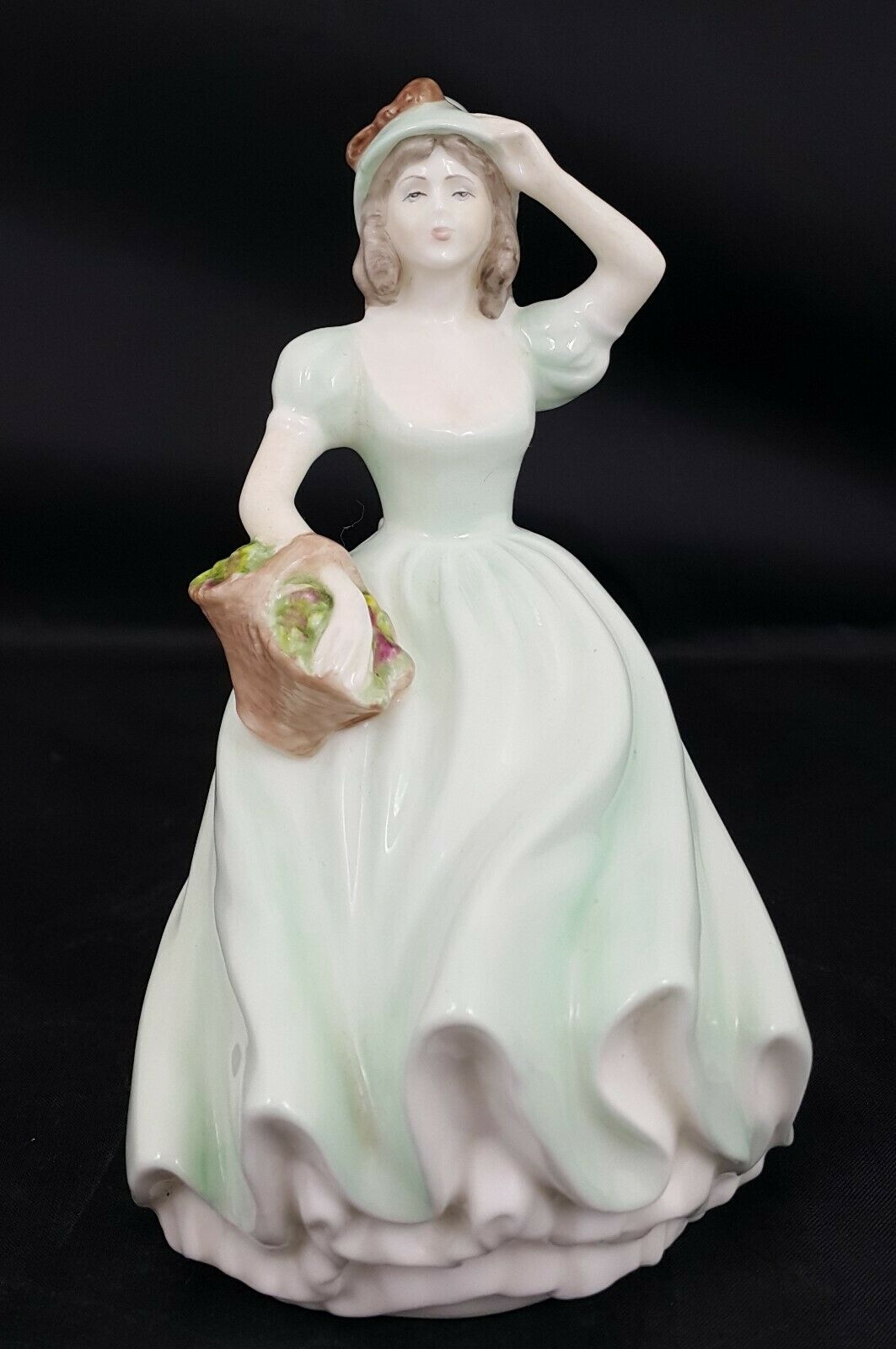 Coalport Figurine Pamela – Chipped & Cracked – Amazing Antiques Etc. – Amazing Antiques