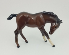 Royal Doulton Foal DA77 Large Head Down – Amazing Antiques Etc. – Amazing Antiques