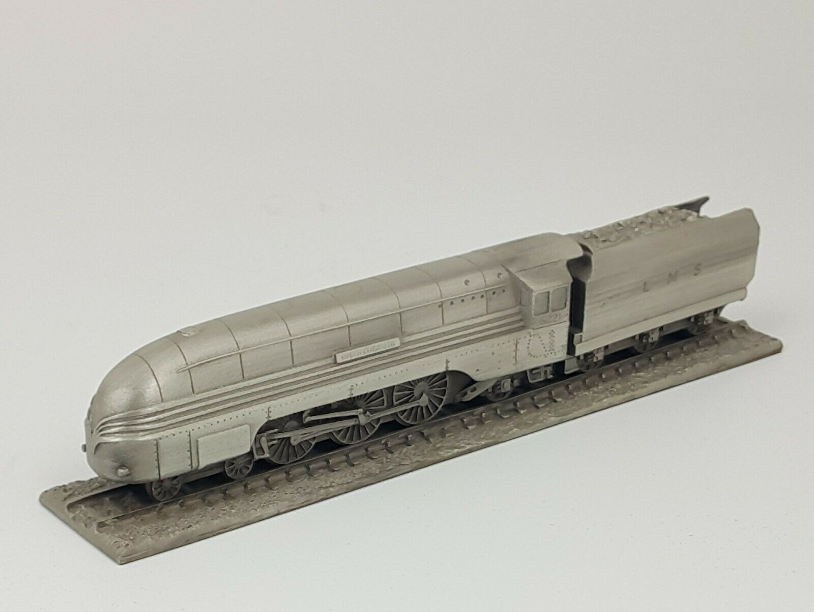 Royal Hampshire Locomotive – The Queen Elizabeth (Boxed) – Amazing Antiques Etc.