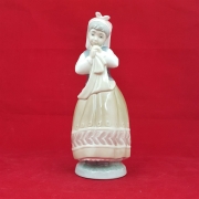 Lladro Figurine Blushful Girl Model Number 5026 – Amazing Antiques Etc. – Amazing Antiques