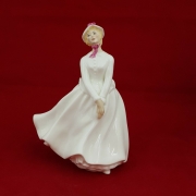 Royal Doulton Figurine Mary – HN2374 – Royal Doulton – Amazing Antiques