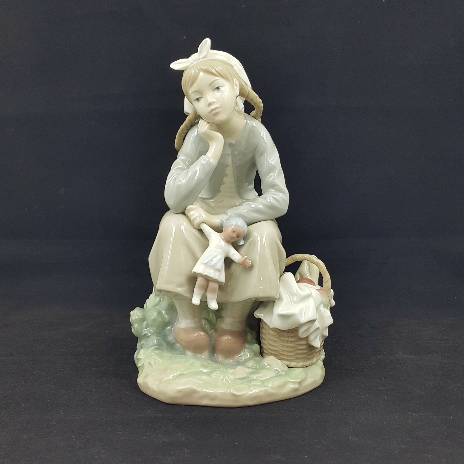 Lladro Figurine – A Young Girl with Fruit Basket and Doll 1211 DV – Lladró – Amazing Antiques