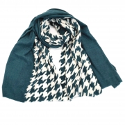 Creston – Dogtooth & Plain Scarf Green – Stylish & Luxurious – Unisex – The Scarf Giraffe