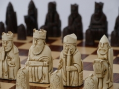 Berkeley Chess – Isle of Lewis Chess Set – Ivory and Brown