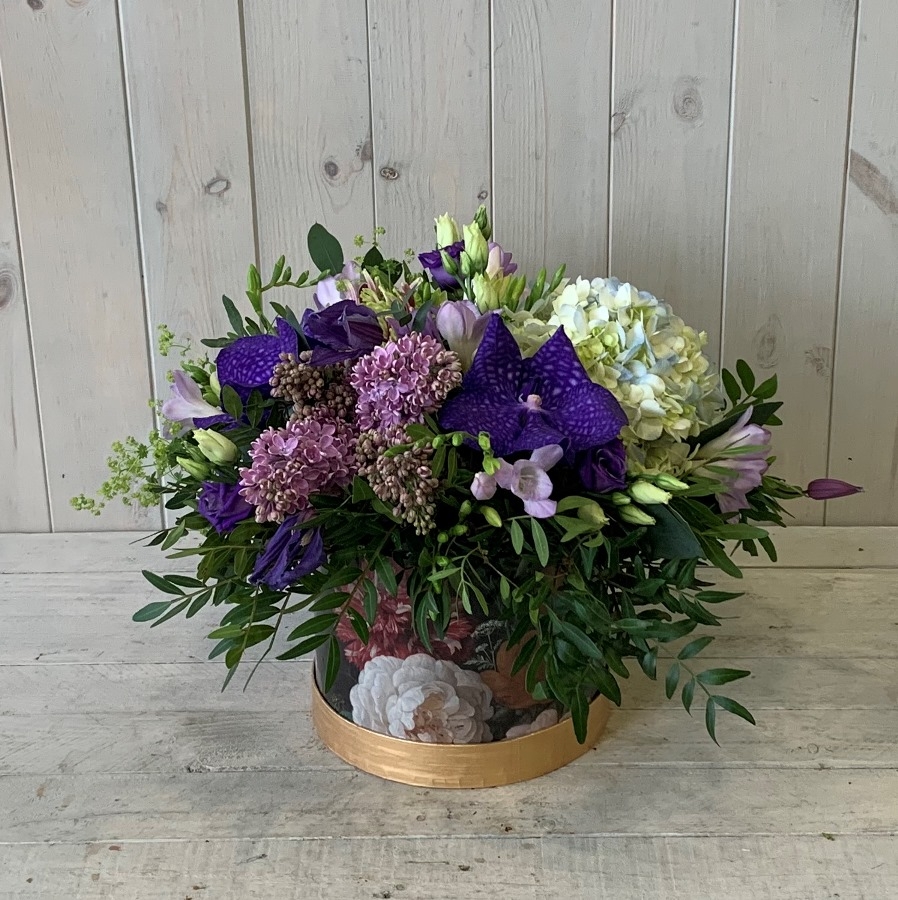 Blue Summer Flowers in Hatbox Medium (as displayed) – Blooming Amazing