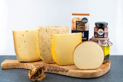 Valentine’s Cheese Gift Package – 4 Gouda Cheeses, Crackers & Honey Mustard & Dill Sauce