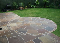 Autumn Brown Circle 3.6m with Squaring Off Paving Stone Kit 22mm – Indian Sandstone – Infinite Paving