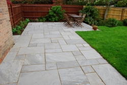 Kandla Grey 900x600mm Paving Stone Pack 22mm Calibrated, Antiqued Tumbled 18.5m² – Indian Sandstone – £20.49 Per M² – Infinite Paving